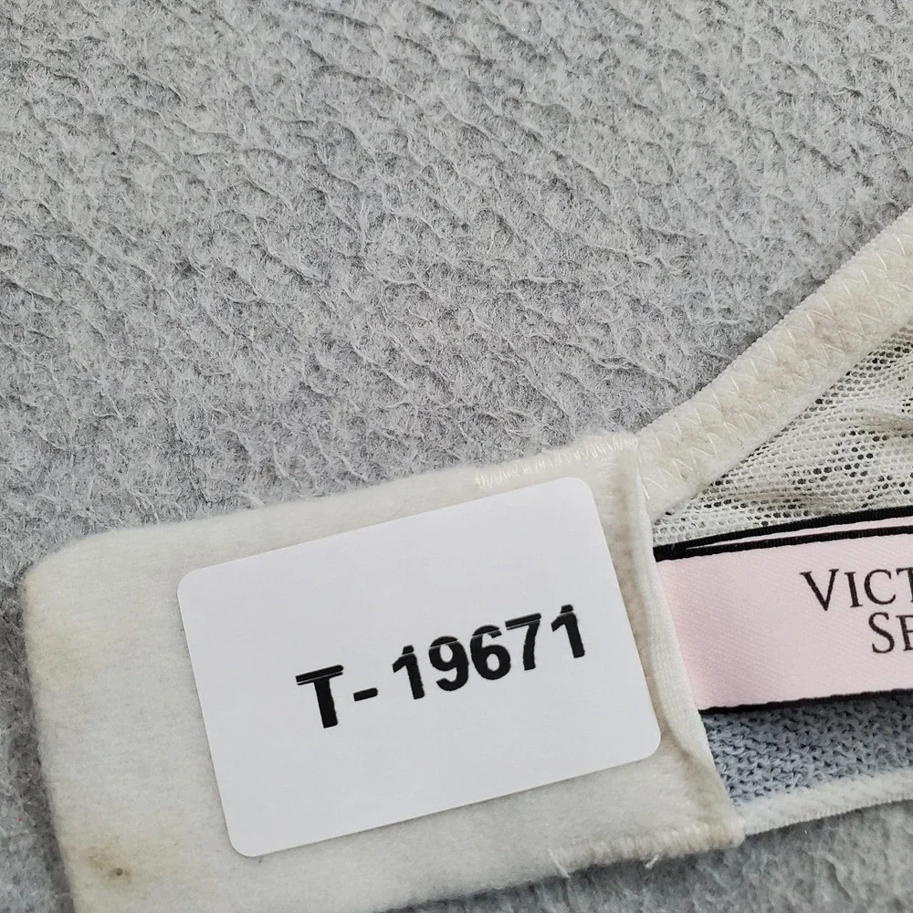 Victoria's Secret Women Bra 34B White Lightly Lined Underwired Lace Logo READ